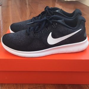 NWT Nike Free Runs 👟✨